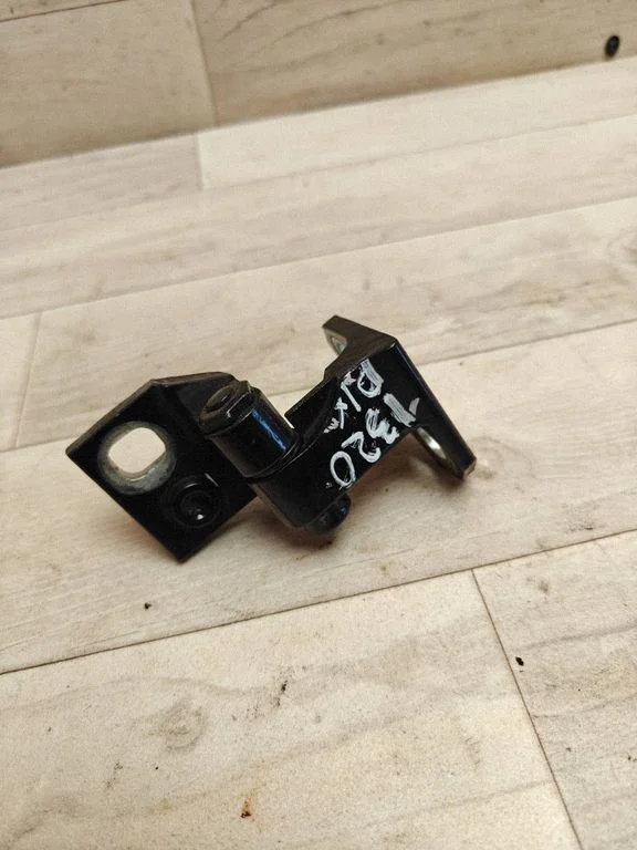 Front door upper hinge – Volkswagen Golf Plus (2005-2013)
