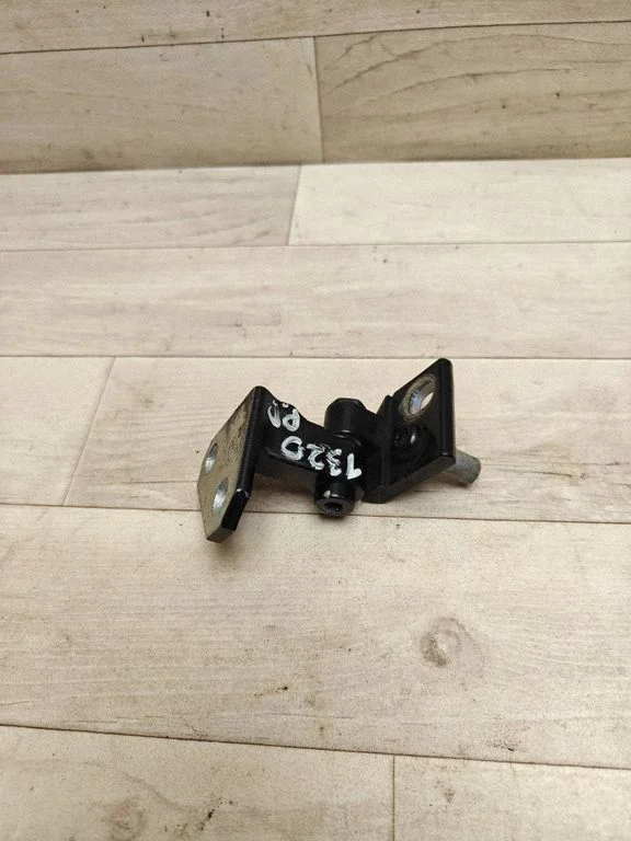 Front door upper hinge – Volkswagen Golf Plus (2005-2013)