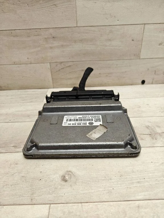 Engine control unit/module 06A906033DC
