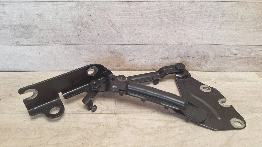 Engine bonnet/hood hinges – Volkswagen Golf Plus (2005-2013)