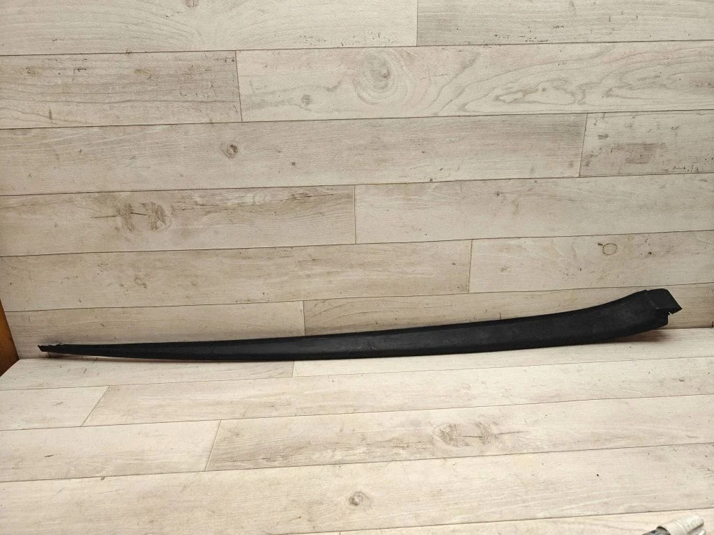 Windshield trim 5M0854328D