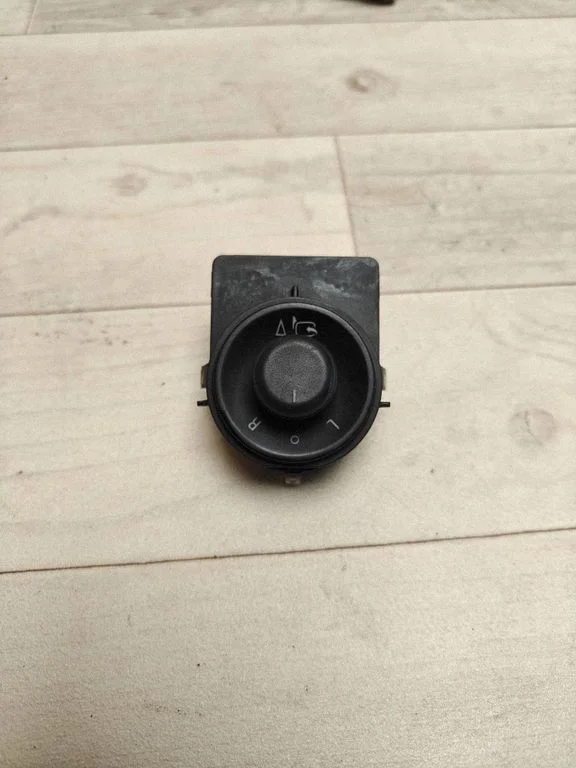 Wing mirror switch – Opel Insignia A (2008-2017)