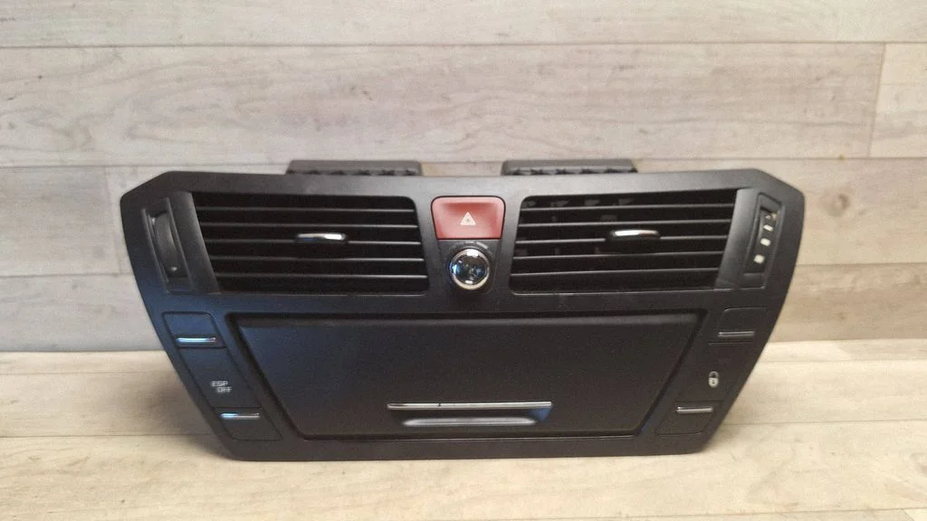 Dash center air vent grill 30530538