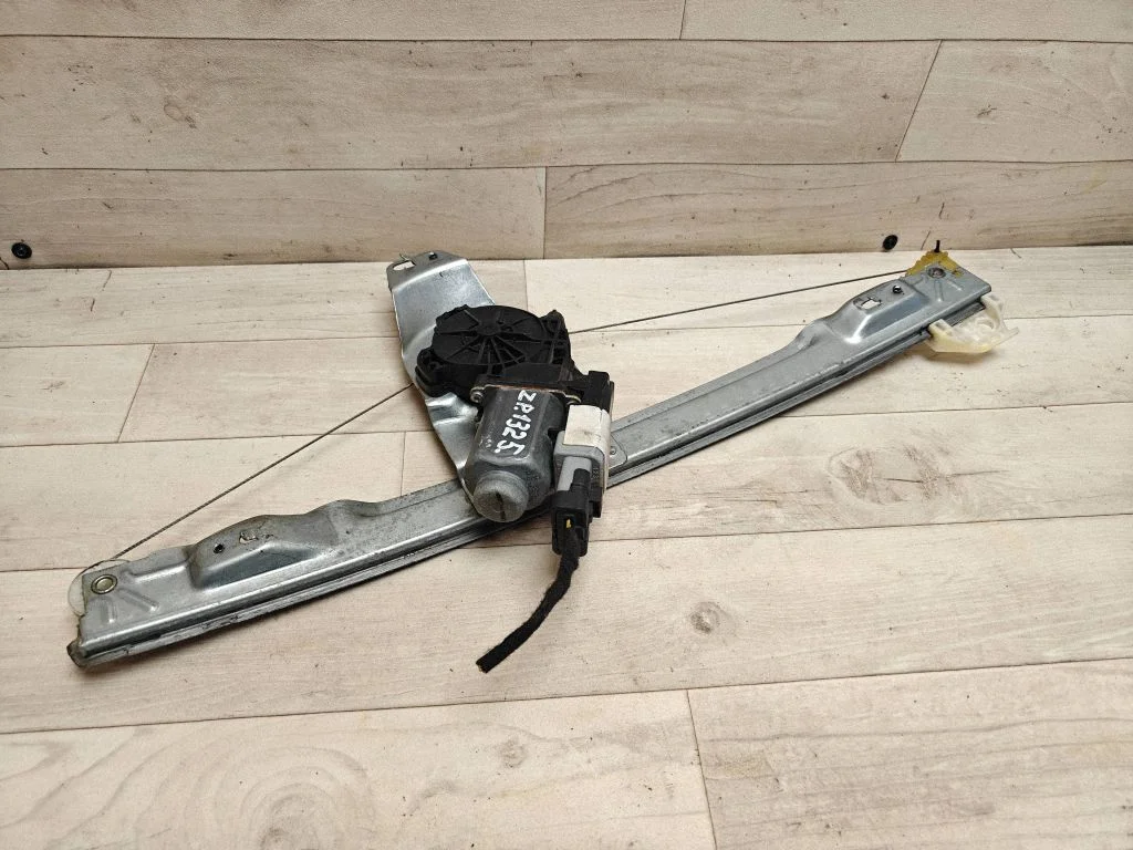 Rear door window regulator with motor 401786A9
