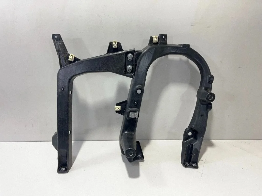 Esitule kinnitusklamber 7339110 – BMW i8 (2014-)