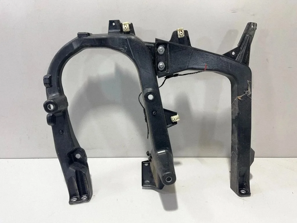 Esitule kinnitusklamber 7339109 – BMW i8 (2014-)