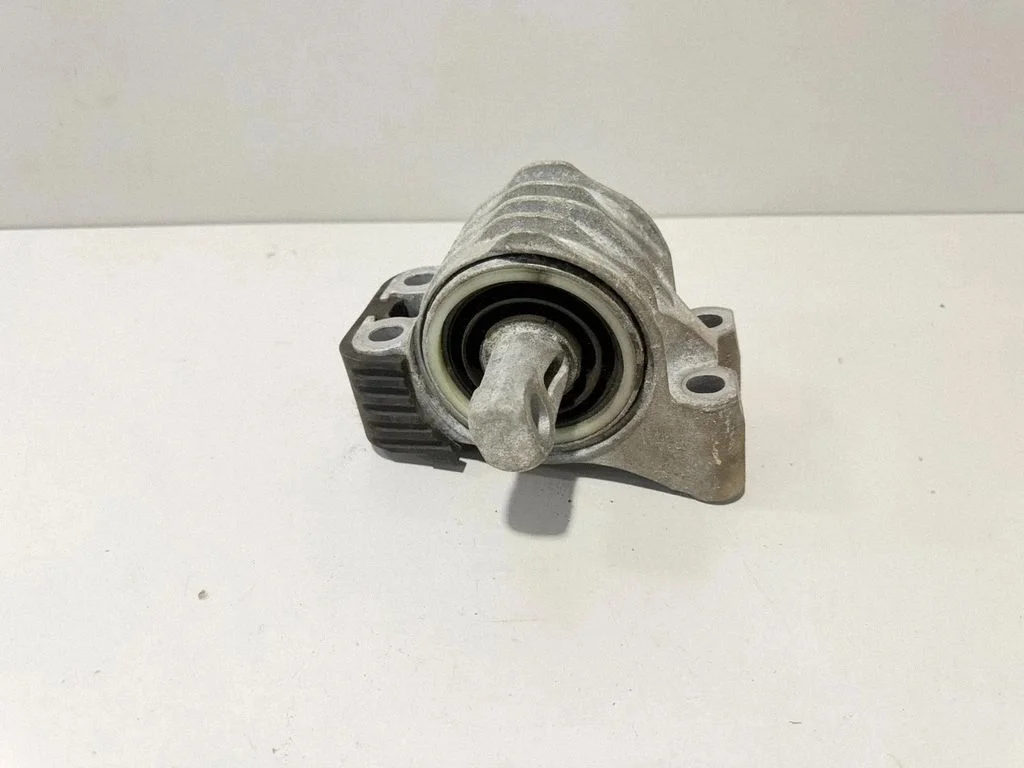 Engine mounting bracket – BMW i4 (2021-)