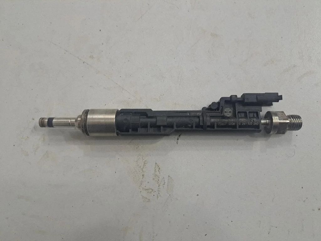Fuel injector 7645960