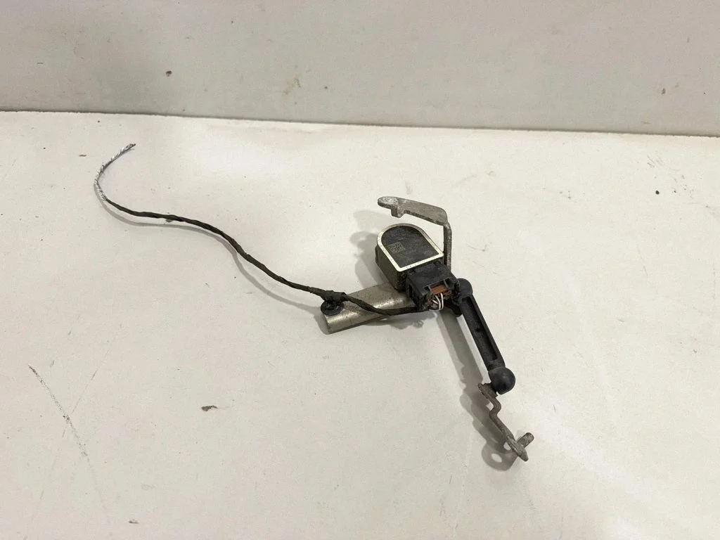 Rear air suspension level height sensor – BMW 8 Series G15 (2018-)