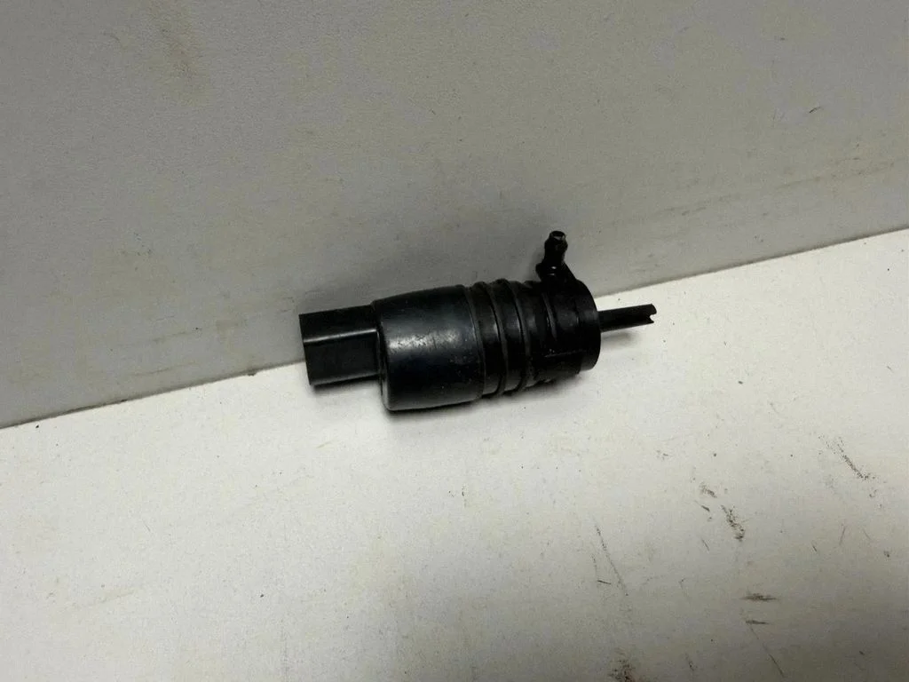 Windscreen/windshield washer pump – BMW X5M G05 F95 (2019-)