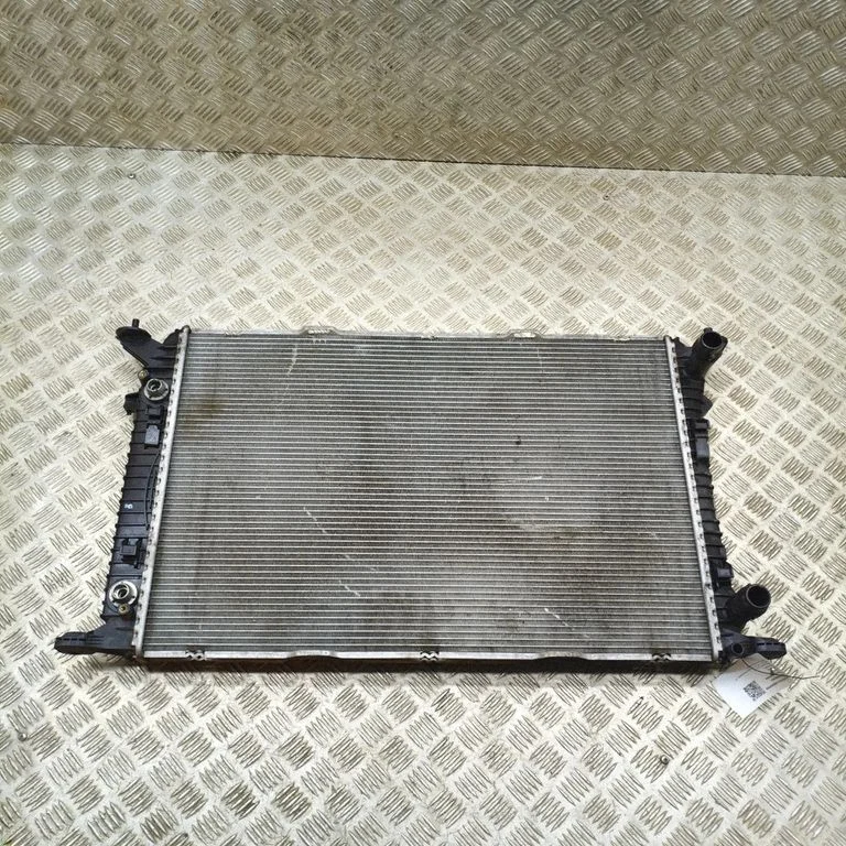 Jahutusvedeliku radiaator 8K0121251AJ