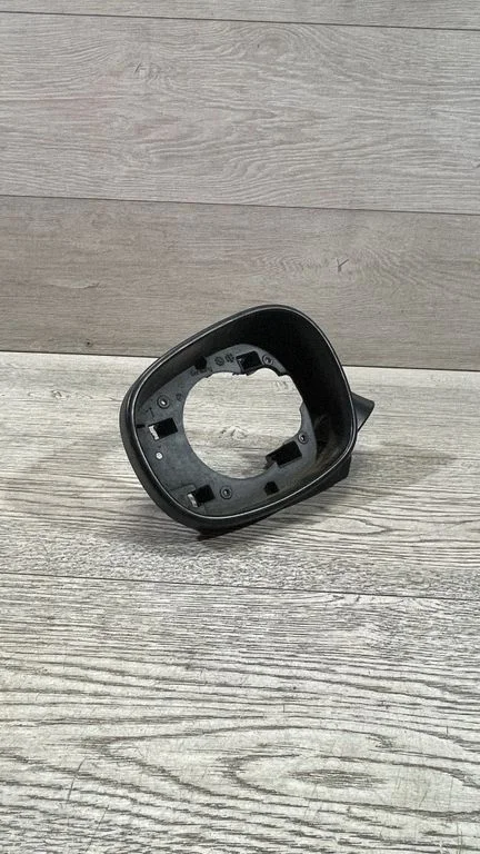 Spoguļa plastmasas apdare C0142119