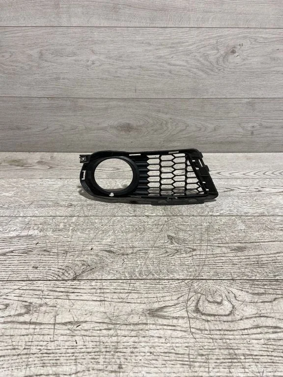 Kratka / ramka halogenu – BMW Seria 3 E92 E93 (2005-2014)