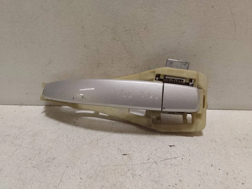 Front door exterior handle – left