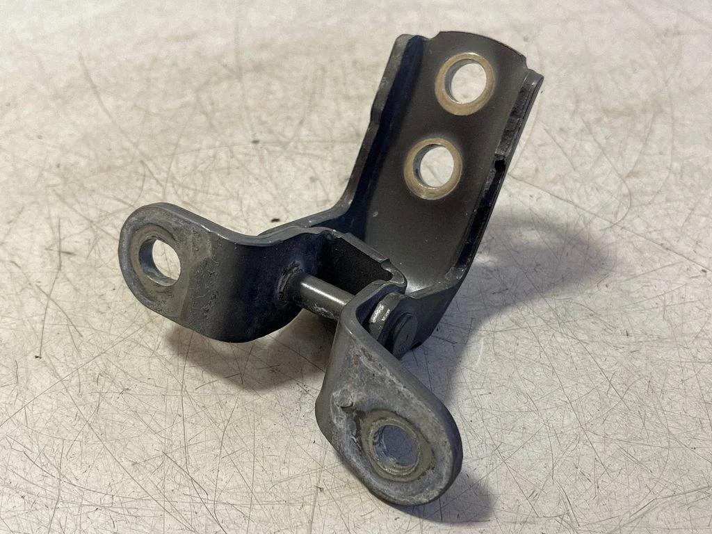 Front door upper hinge – Lexus ES 300h (7th Gen) (2018-2025)