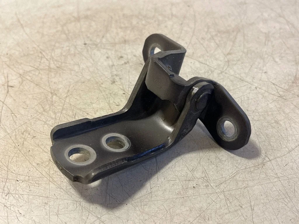 Front door upper hinge – Lexus ES 300h (7th Gen) (2018-2025)