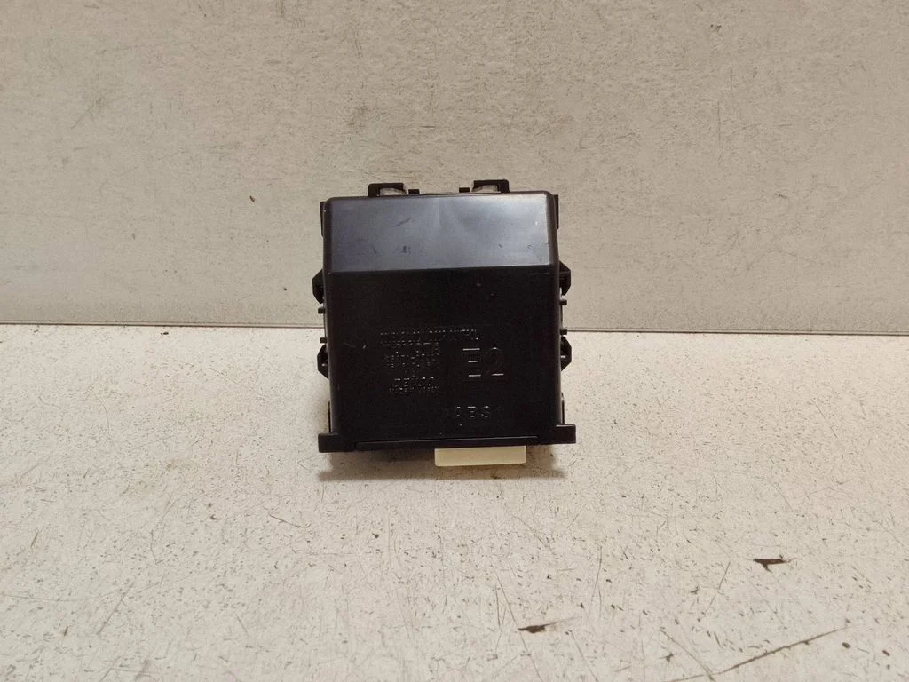 Door central lock control unit/module – Lexus ES VII XZ10 (2018-2021)
