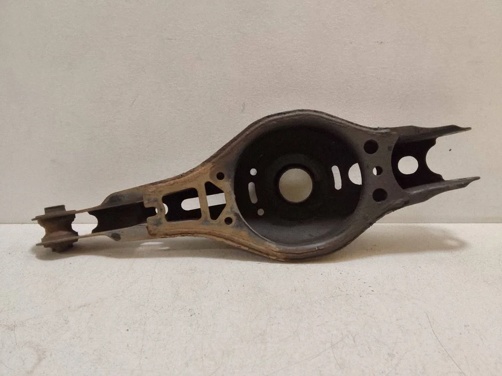 Rear upper control arm/wishbone – Lexus ES VII XZ10 (2018-2021)
