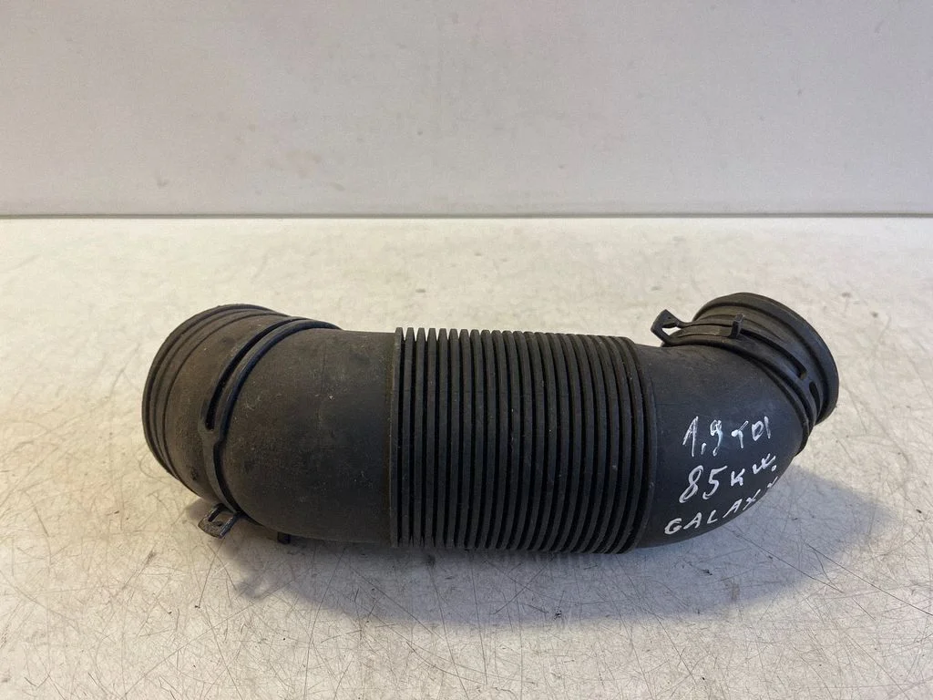 Air intake hose/pipe – Volkswagen Sharan (2001-2010)
