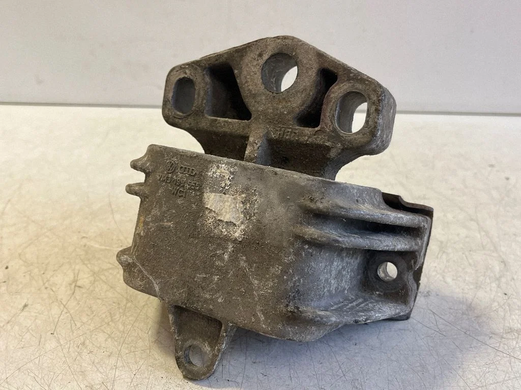 Engine mount bracket – Volkswagen Sharan (2001-2010)