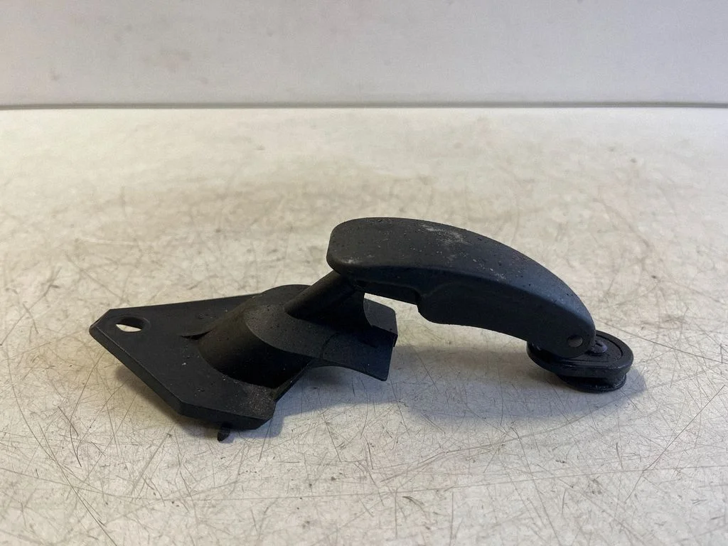 Tailgate glass/window release handle – Volkswagen Sharan (2001-2010)