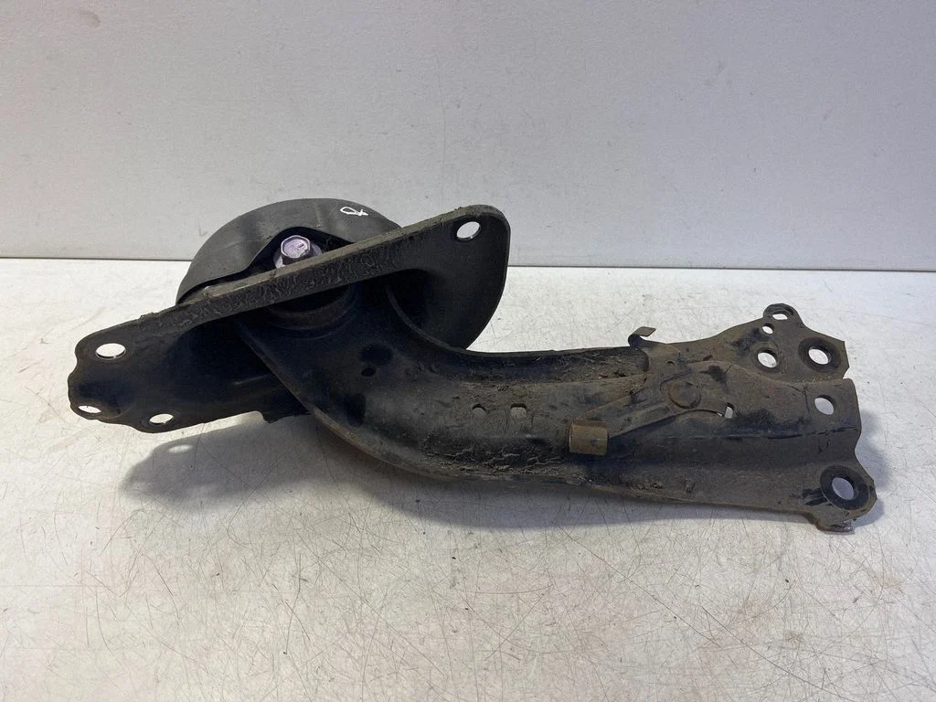 Rear upper control arm/wishbone – Lexus ES 300h (7th Gen) (2018-2025)