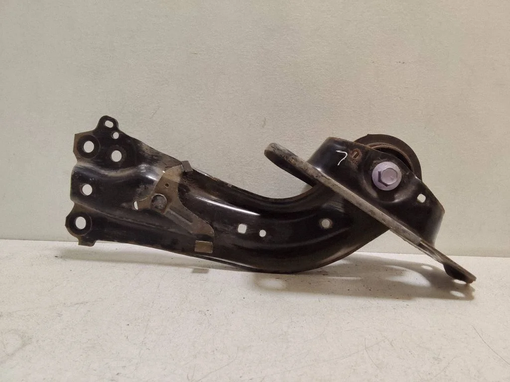 Rear upper control arm/wishbone – Lexus ES 300h (7th Gen) (2018-2025)