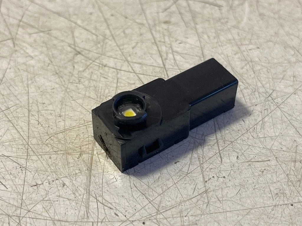 Glove box light – Lexus ES 300h (7th Gen) (2018-2025)