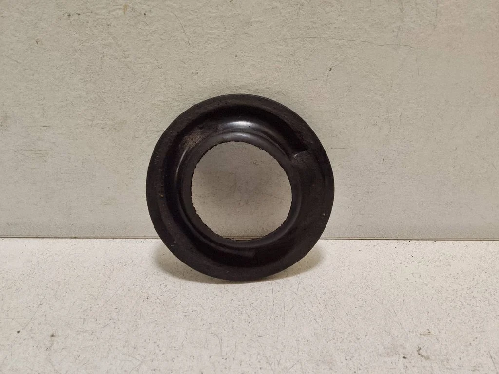 Rear coil spring rubber mount – Lexus ES 300h (7th Gen) (2018-2025)