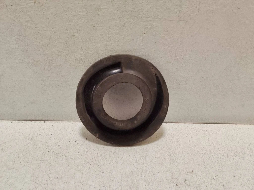 Rear coil spring rubber mount – Lexus ES 300h (7th Gen) (2018-2025)