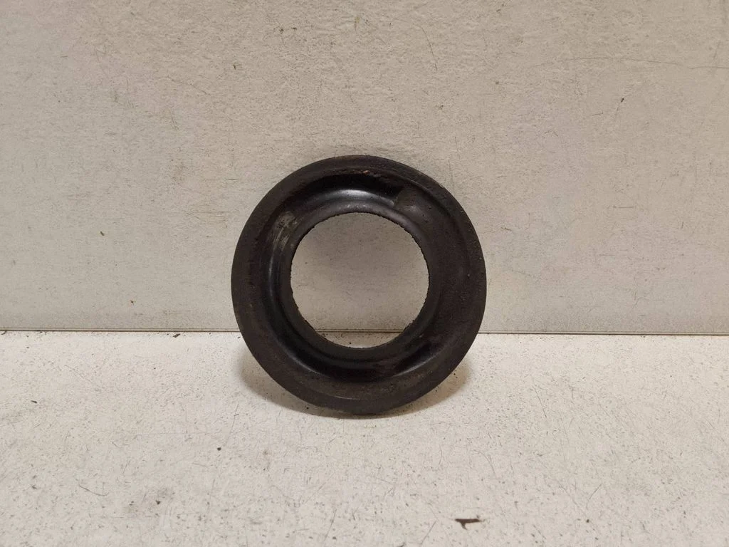 Rear coil spring rubber mount – Lexus ES 300h (7th Gen) (2018-2025)