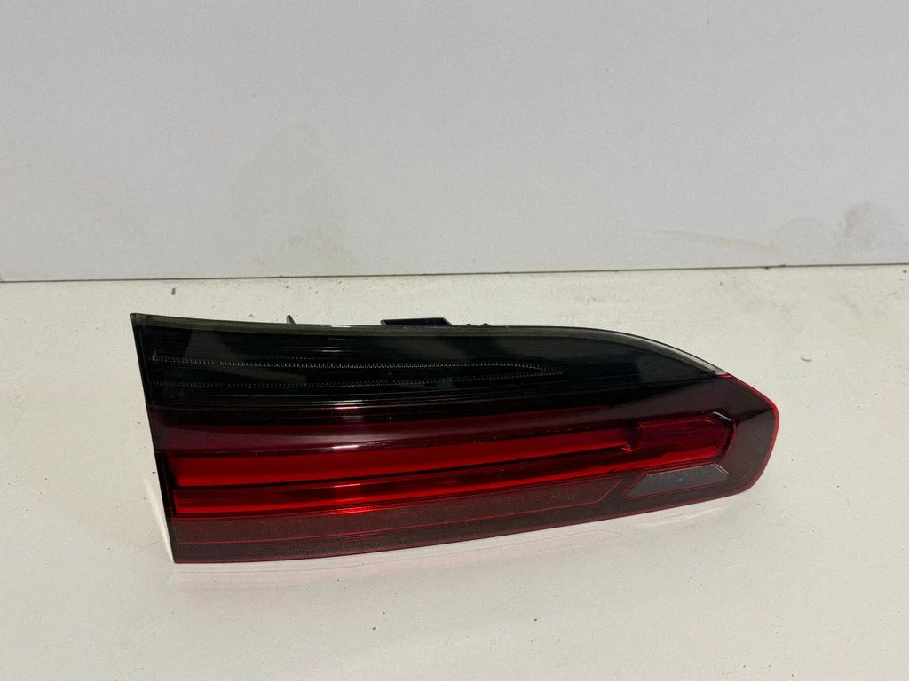 Lampa tylna w klapie H7743379712