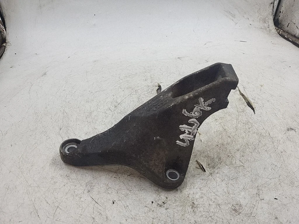 Mootori kinnituskronstein 8E0199307S