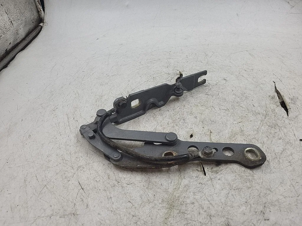Engine bonnet/hood hinges – BMW 3 Series E46 (1998-2005)