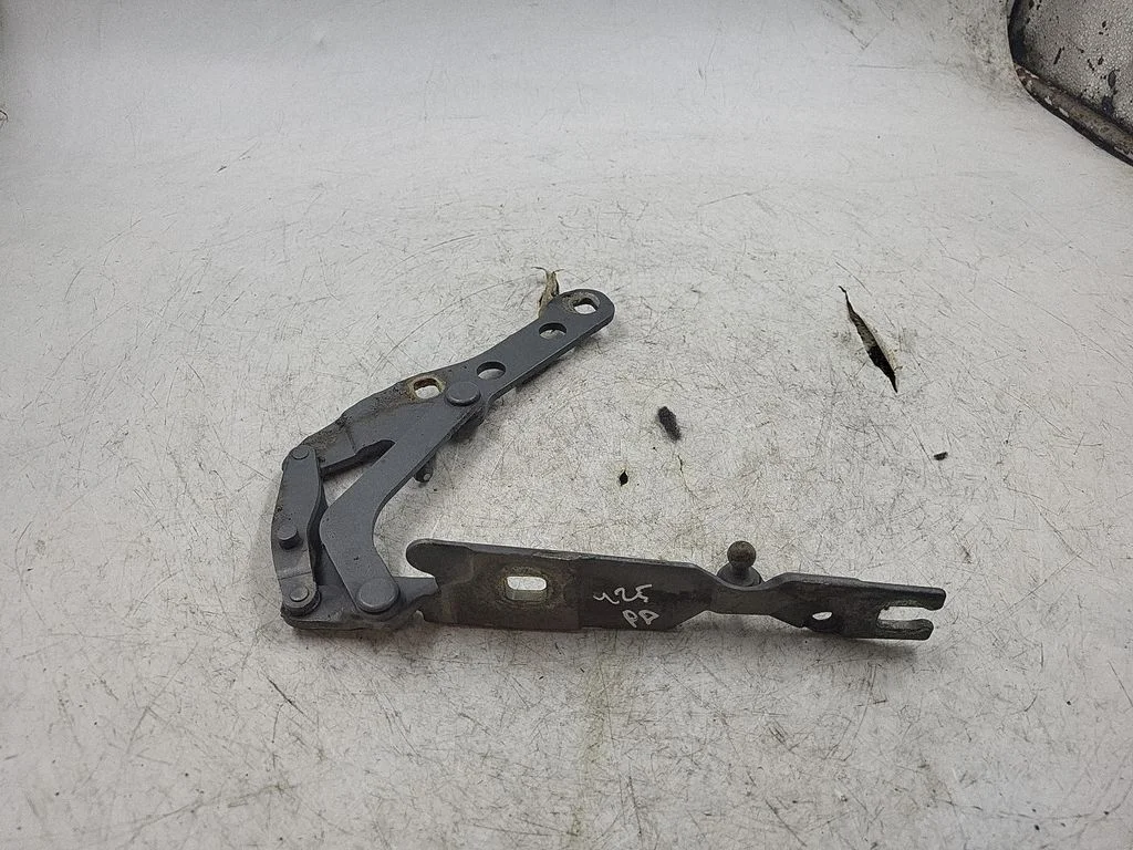Engine bonnet/hood hinges – BMW 3 Series E46 (1998-2005)