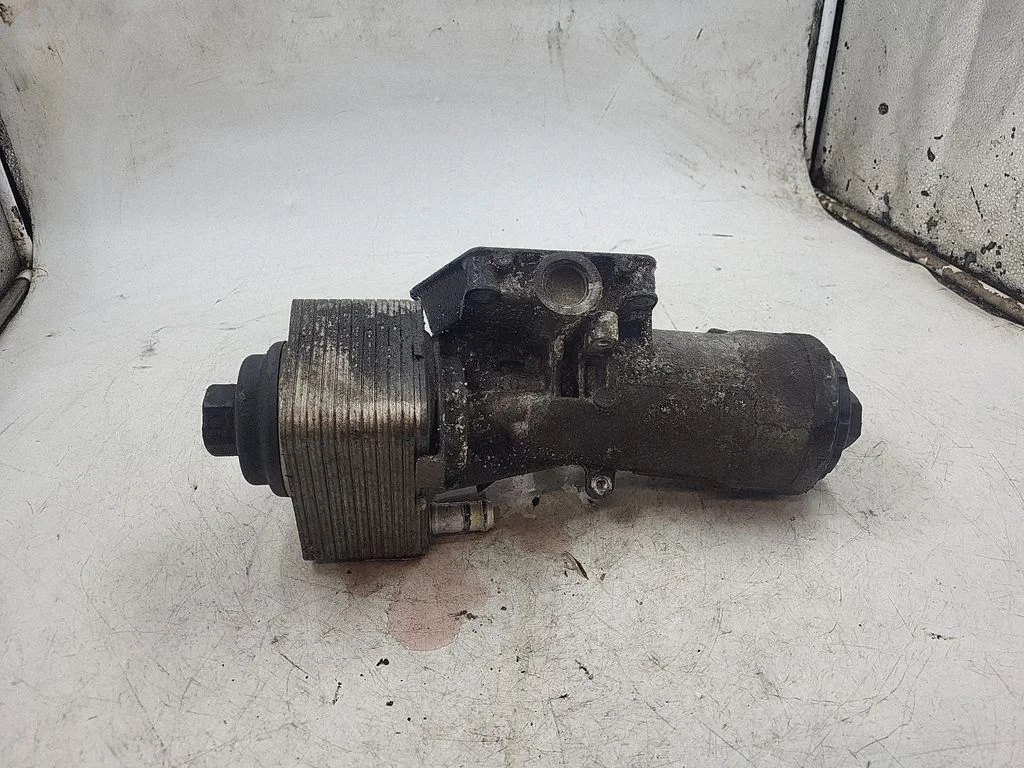 Oil filter mounting bracket