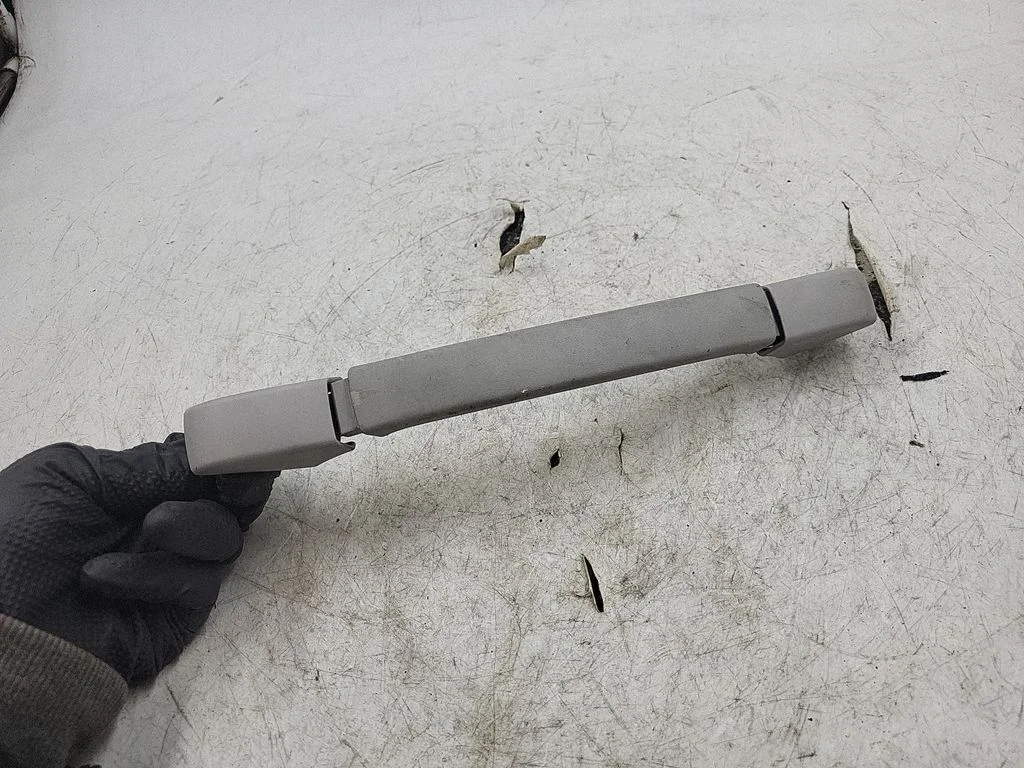 Front interior roof grab handle – BMW 3 Series E46 (1998-2005)