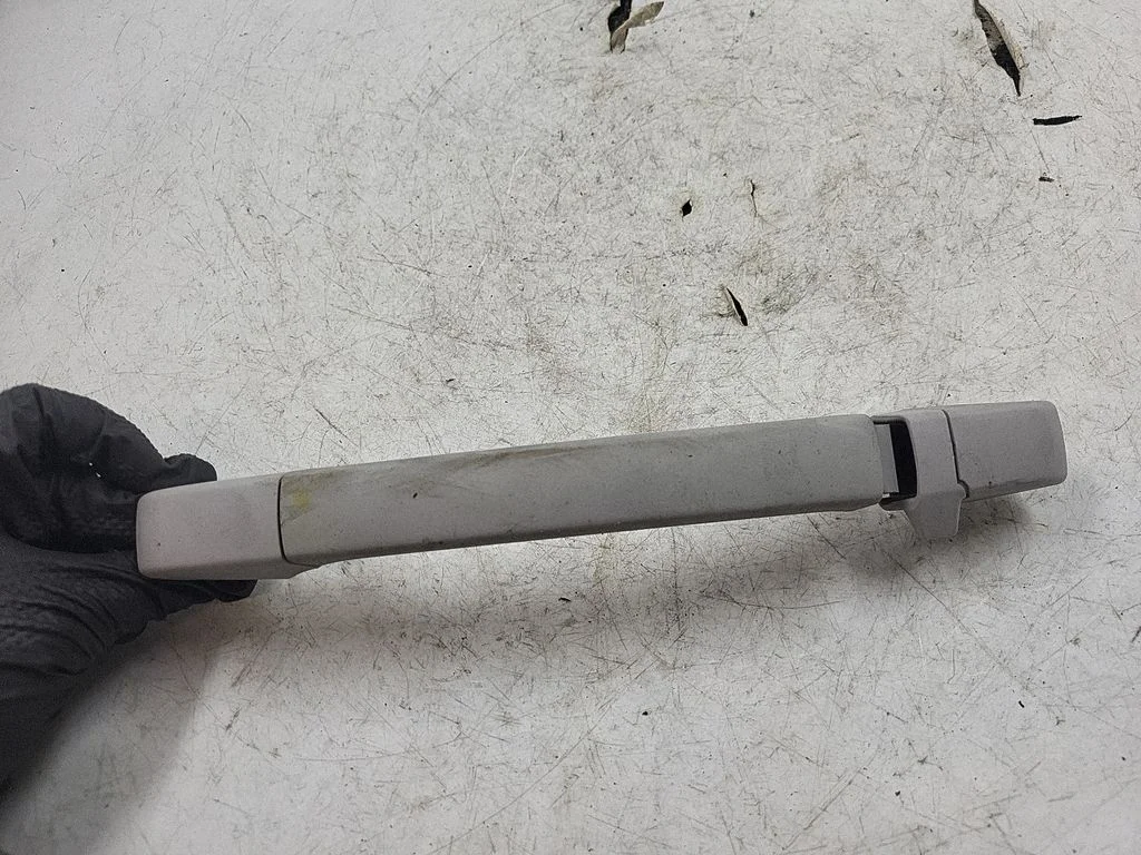 Rear interior roof grab handle 8231323