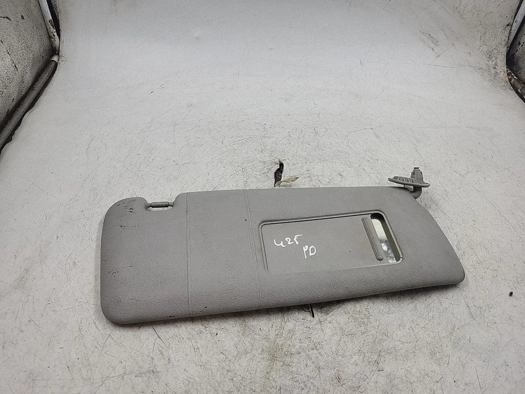 Sun visor – front right