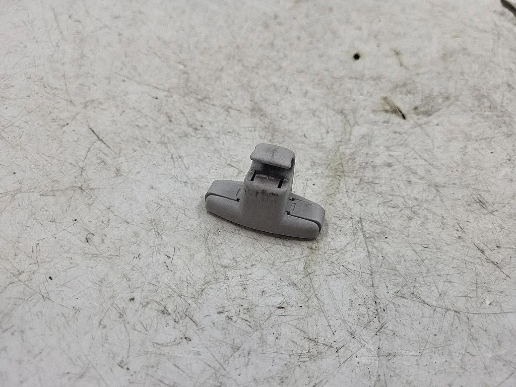 Päikesesirmi kinnitusklamber – BMW 3-seeria E46 (1998-2005)