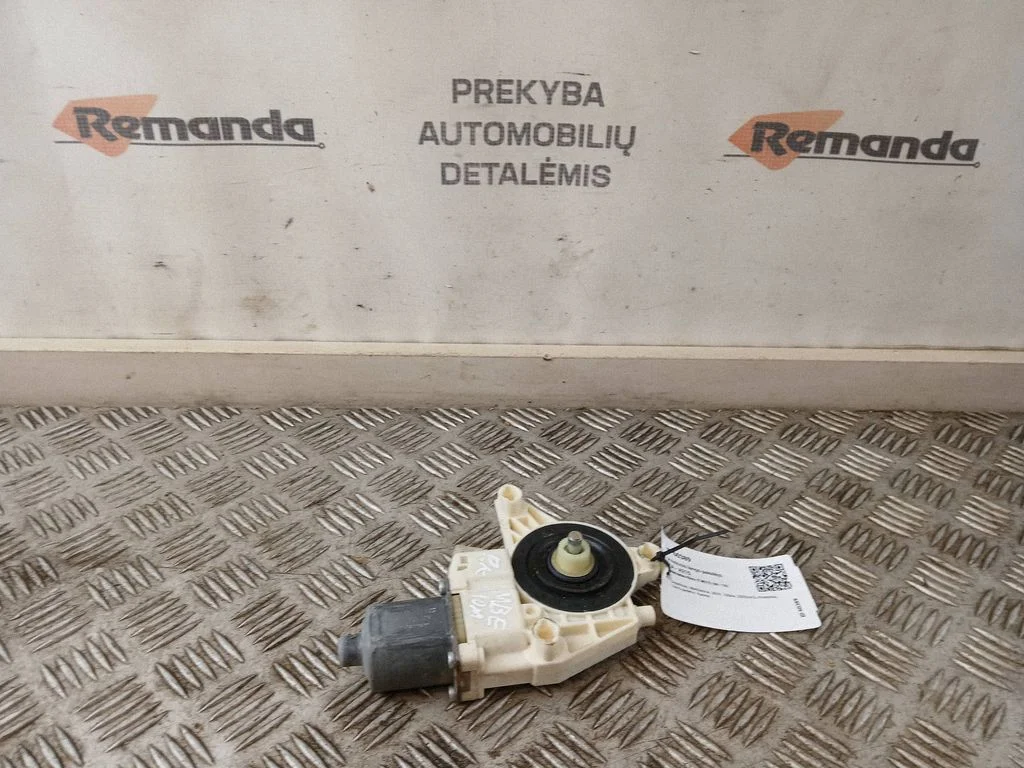 Front door window regulator motor A2048200142