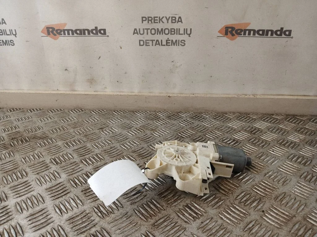 Priekšējā loga pacēlāja motoriņš 4M5114553