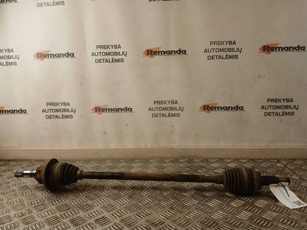 Aizmugurējā pusass – aizmugurējā kreisā
