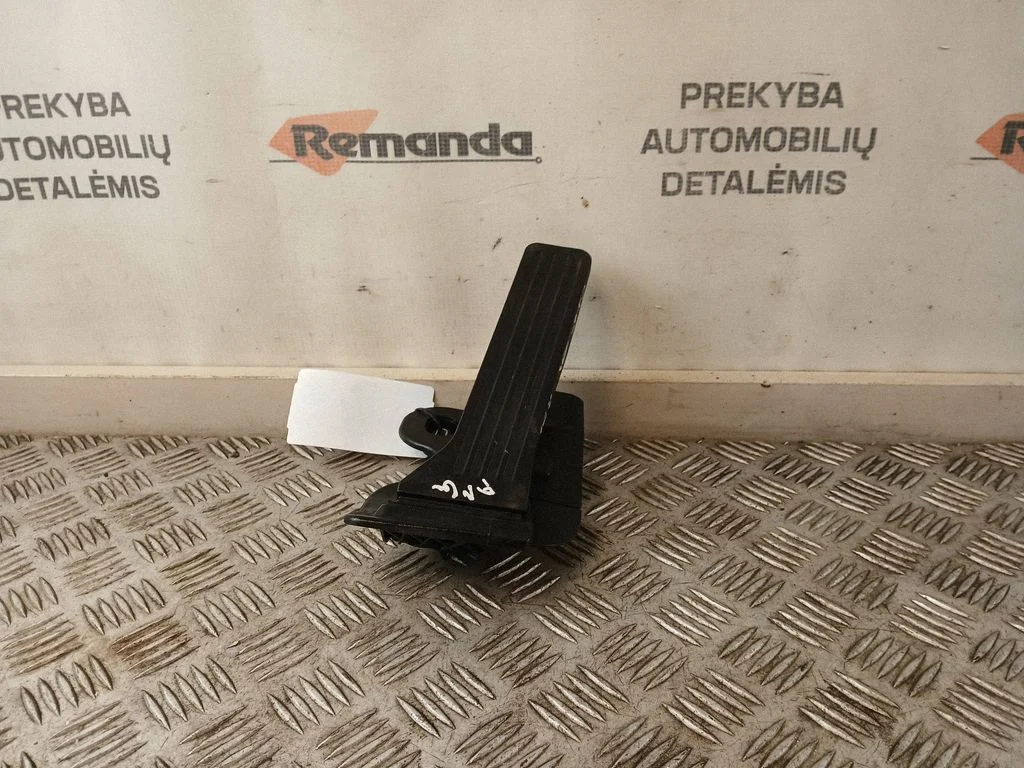 Akseleratora pedālis 6PV31204103