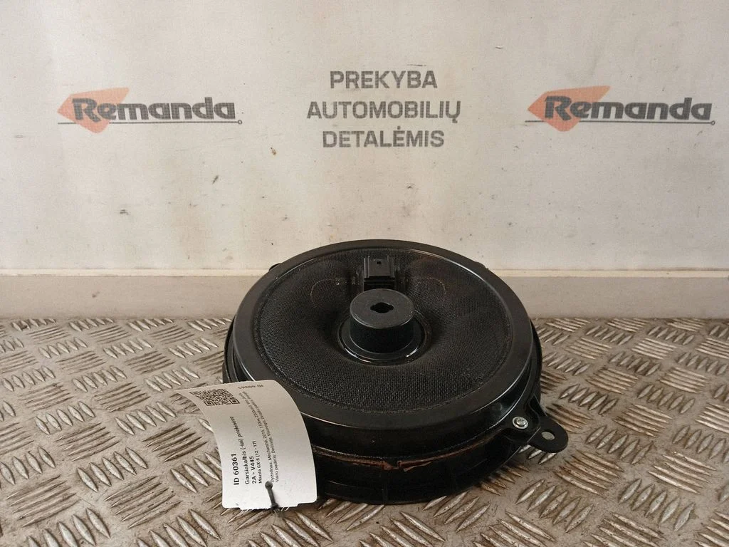 Skaļrunis (-ņi) priekšējās durvīs 3423580010
