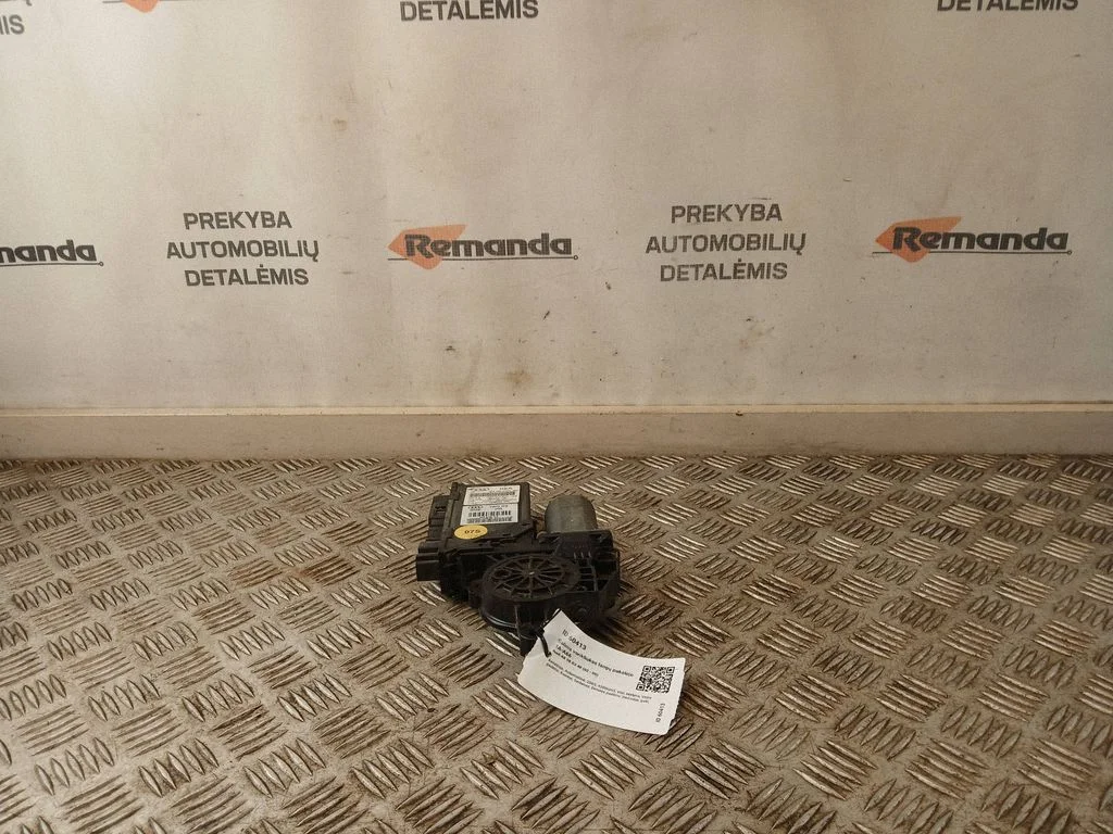 Aizmugurējā loga pacēlāja motoriņš 4E0959802A