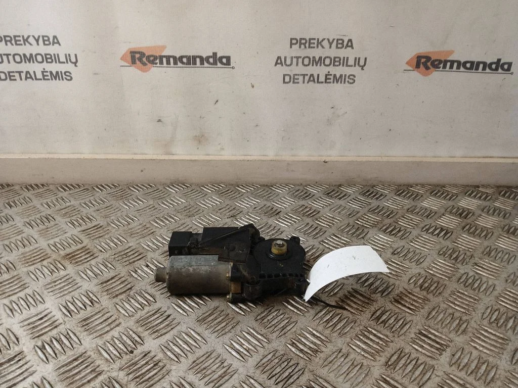 Priekšējā loga pacēlāja motoriņš 101155301