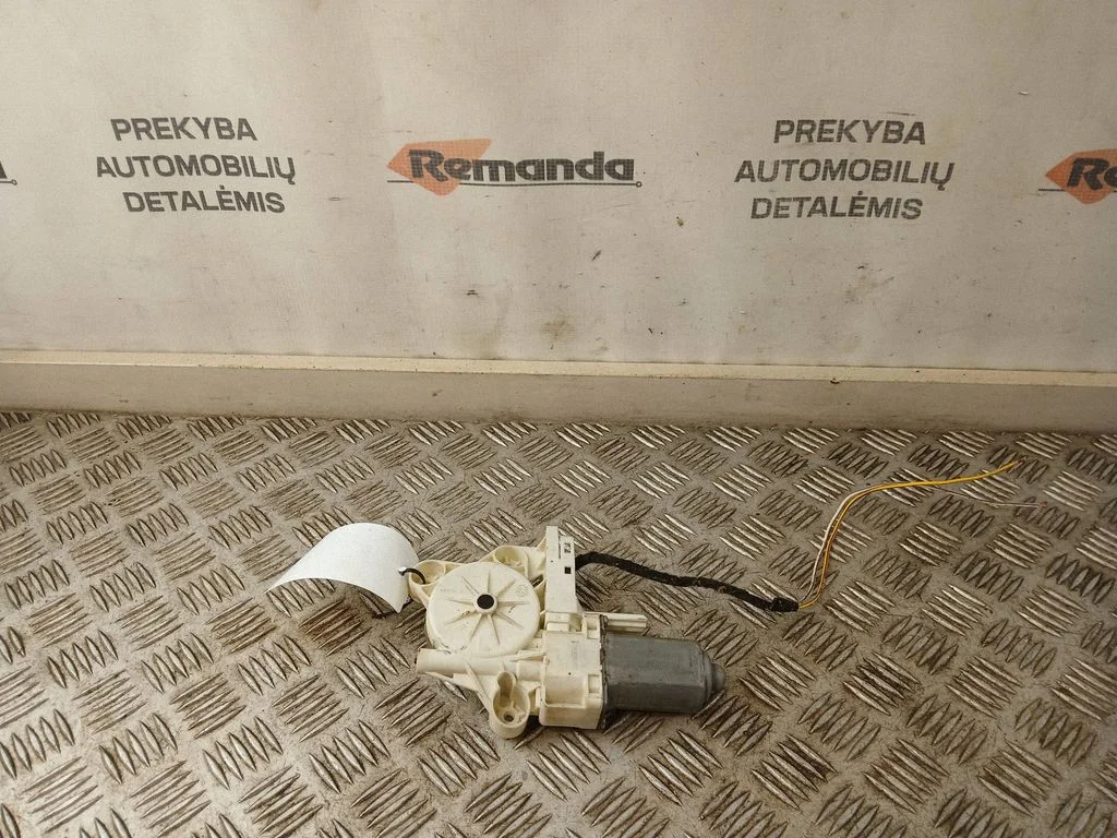 Priekšējā loga pacēlāja motoriņš FR01600440A