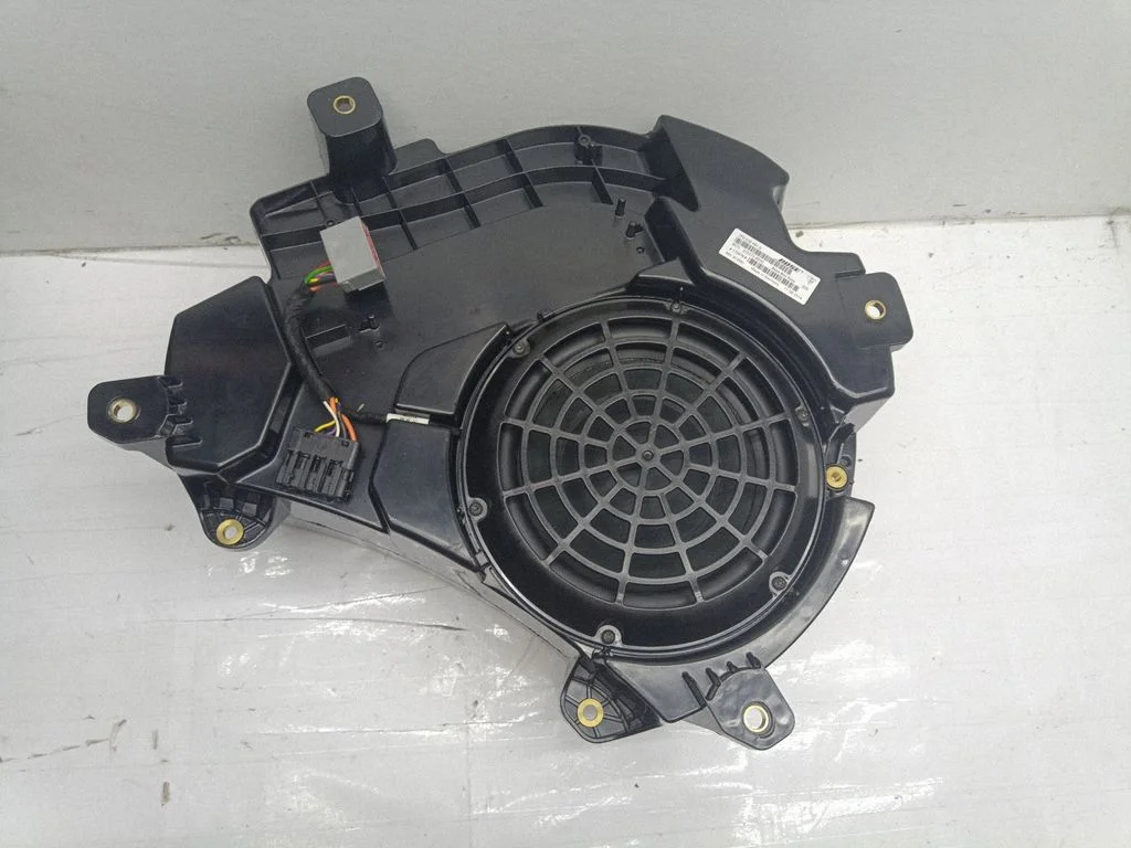 Subwoofer speaker – Porsche Cayenne (92A) (2010-2017)