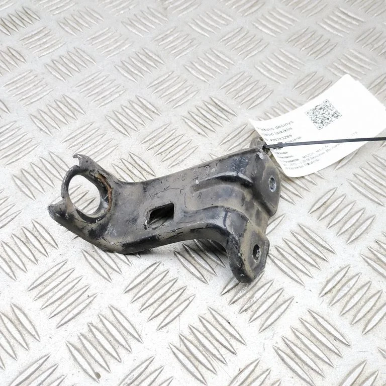 Radiator support slam panel bracket P51B15240